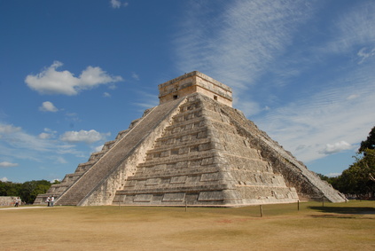 Pyramidy najdeme na mnoha místech světa. Asi neznámnější jsou egyptské pyramidy a pyramidy v Mexiku.