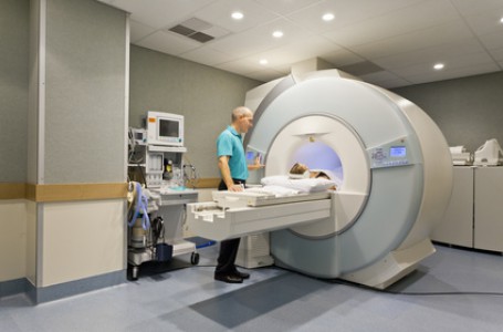 CT vyšetření mozku je zobrazovací metodou používanou k diagnostice CMP. CT vyšetření mozku je zobrazovací metodou používanou k diagnostice CMP.