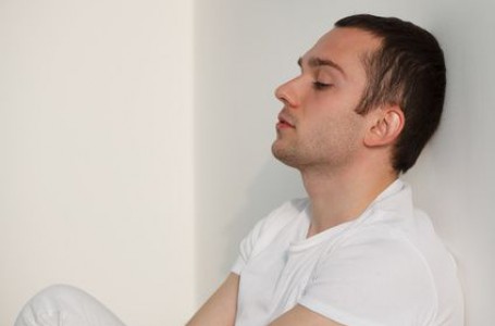 Deprese nemocný velmi často nepociťuje jako onemocní, ale jako vlastní neschopnost nebo zklamání okolí. Deprese nemocný velmi často nepociťuje jako onemocní, ale jako vlastní neschopnost nebo zklamání okolí.