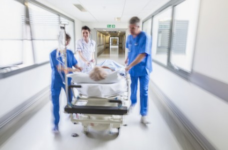 Pompeho choroba je dědičné autozomálně recesivní onemocnění, které je způsobeno mutací genu. Ten má za úkol vytvářet jako produkt kyselou alfa glukosidázu v lysozomech. Pompeho choroba je dědičné autozomálně recesivní onemocnění, které je způsobeno mutací genu. Ten má za úkol vytvářet jako produkt kyselou alfa glukosidázu v lysozomech.
