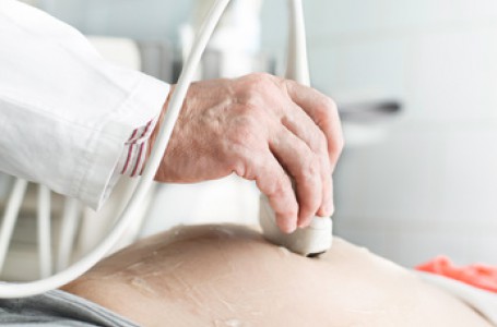 Vyšetření plodu ultrazvukem by ženy za předpokladu, že chtějí být informovány o možných genetických poruchách včetně Edwardsova syndomu, neměly podceňovat. Vyšetření plodu ultrazvukem by ženy za předpokladu, že chtějí být informovány o možných genetických poruchách včetně Edwardsova syndomu, neměly podceňovat.