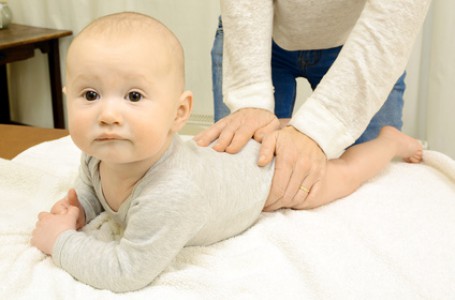 Spina bifida (rozštěp páteře) Spina bifida (rozštěp páteře)