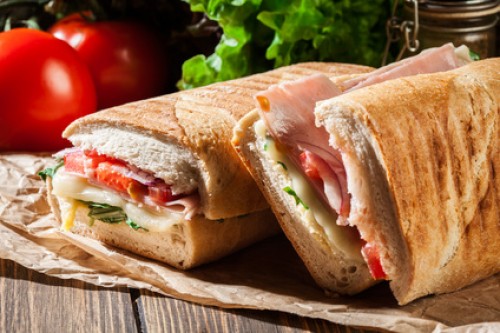 panini se šunkou a sýrem