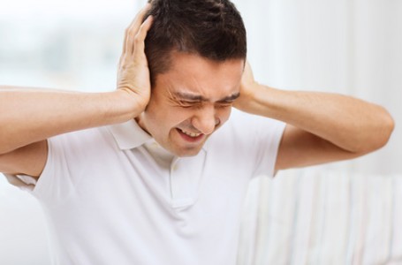 Tinnitus je odborné označení pro tzv. pískání v uších Tinnitus je odborné označení pro tzv. pískání v uších