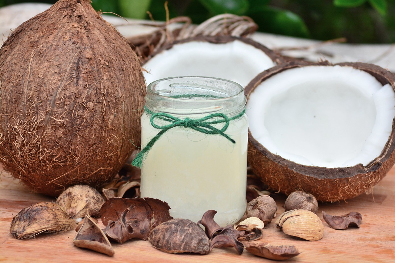 Domácí maska na vlasy: aloe vera, avokádo či kokosový olej jsou bohaté na vitamíny a dodají vlasům potřebnou výživu domácí maska na vlasy kokosový olej