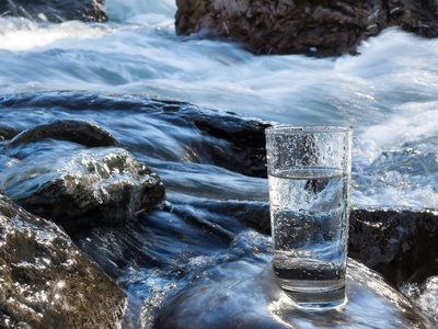 Drahokamová voda a čištění pitné vody2