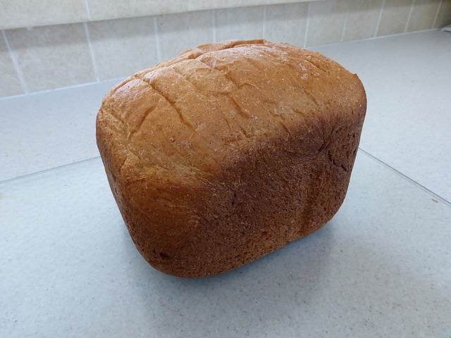 Kmínový chléb z domácí pekárny