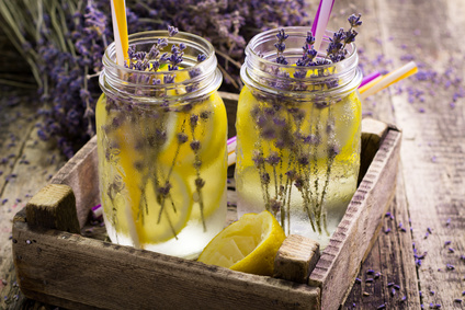 Levandule nepatří jen do čajů a mastí! Levandulová limonáda osvěží a pomůže k lepšímu spánku