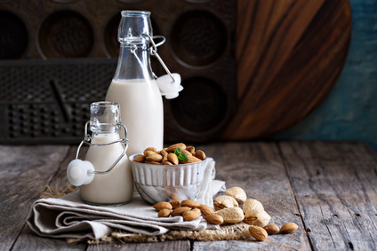 Mandlové mléko, rýžové mléko, kokosové mléko,... Znáte rostlinná mléka a jejich benefity?