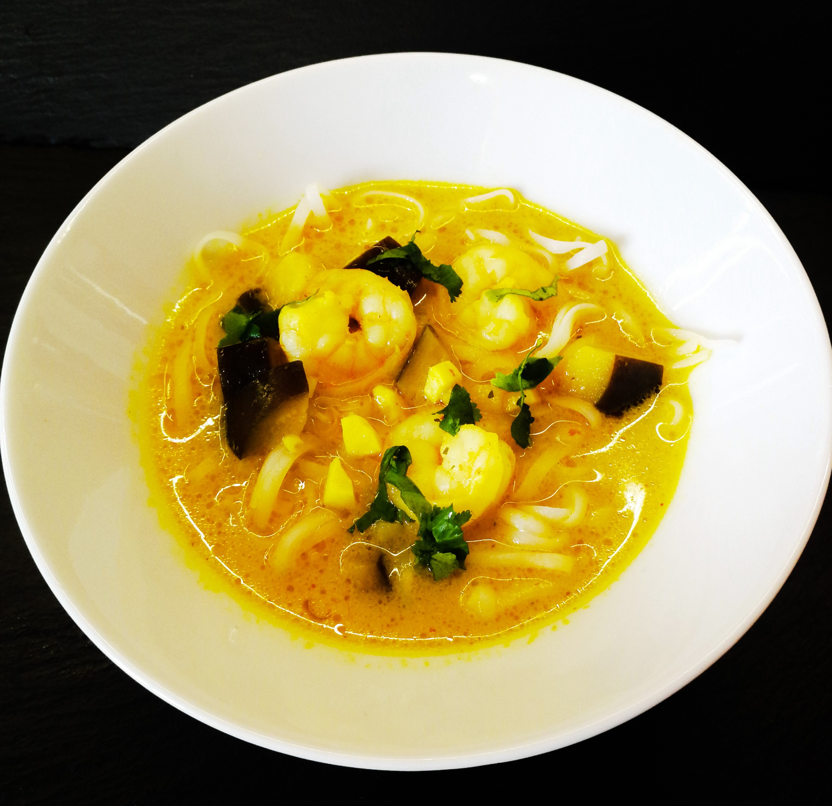 Thajská kari polévka s krevetami