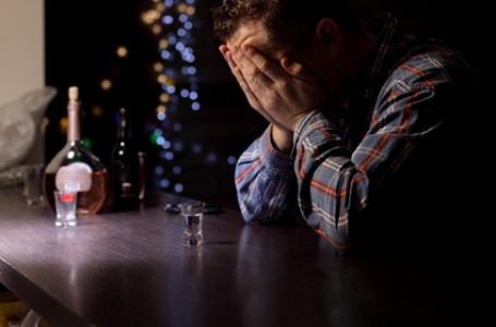 Alkoholismus a jeho příznaky a léčba Alkoholismus a jeho příznaky a léčba
