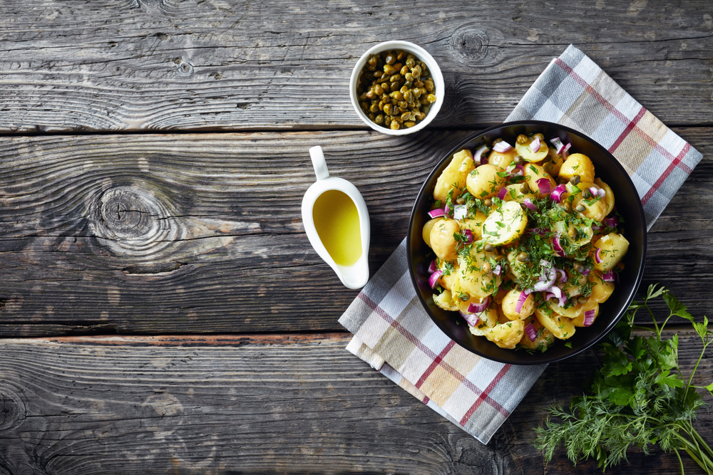 Letní bramborový salát. Zdroj obrázku: Shutterstock.com