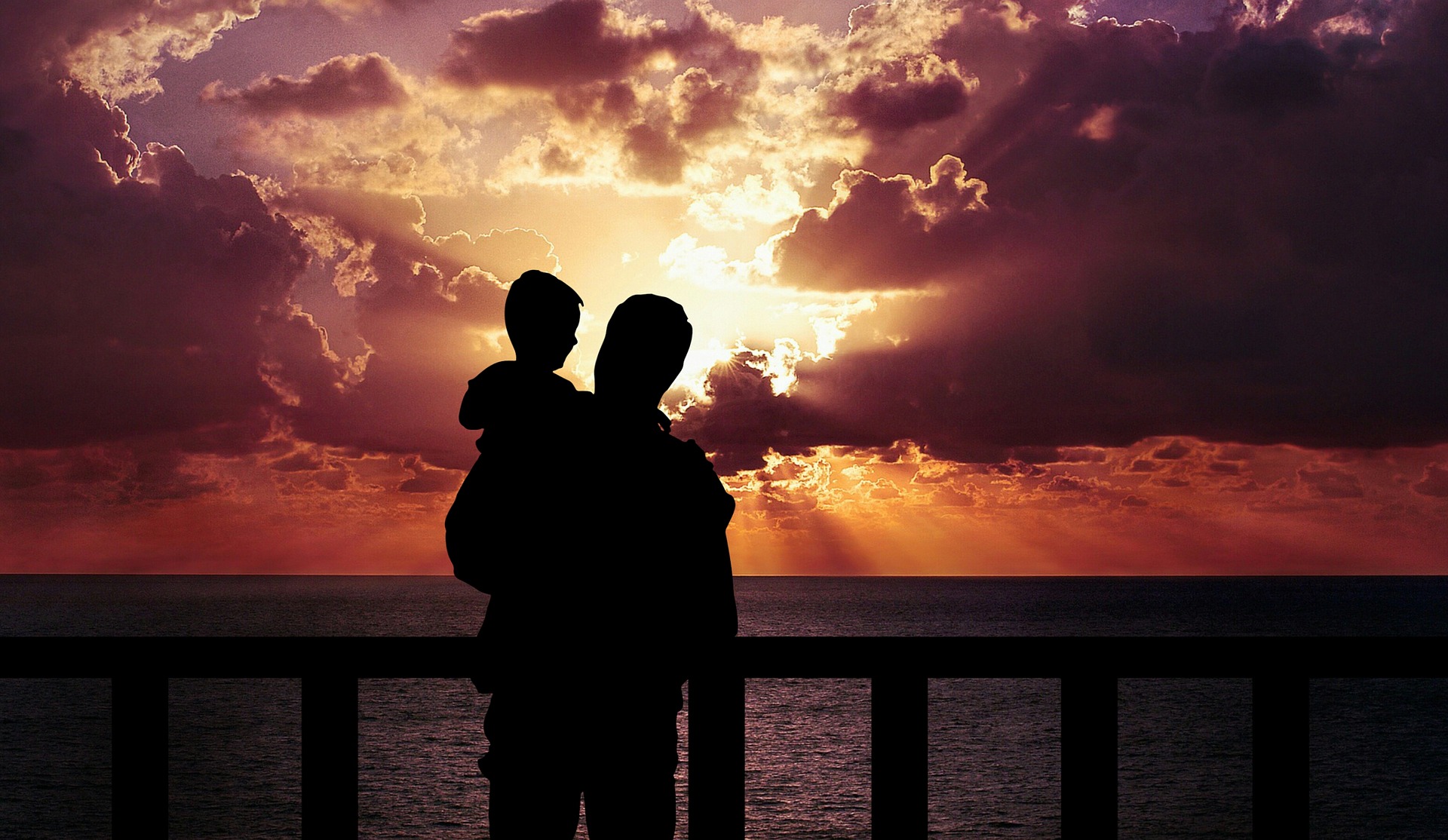 Odborníci se shodují na tom, že i otec může dát svému dítěti mateřskou lásku v případě absence ženské role v rodině.