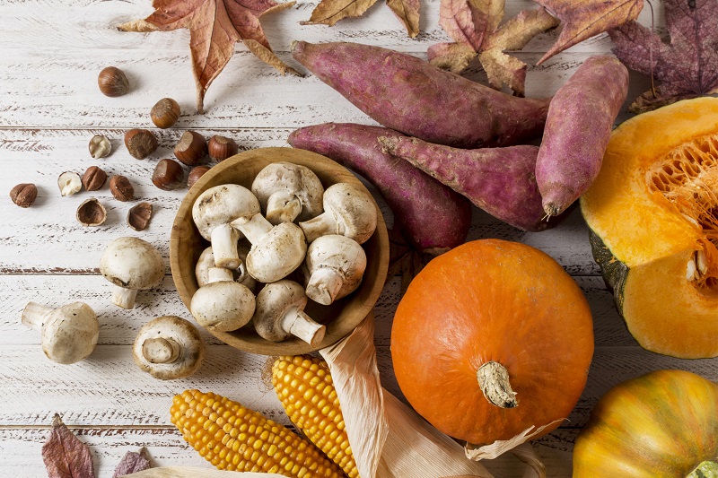 Podzimní sezónní zelenina zahrnuje pestrý výběr druhů. Skvělé pokrmy připravíte nejen z dýní ale třeba i z batátů!