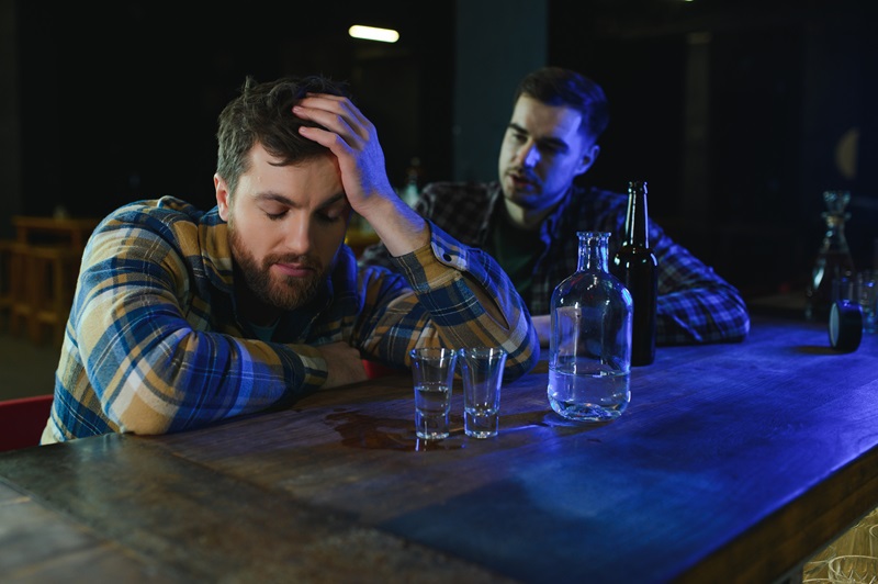 Pokud pijete alkohol zejména po náročném pracovním vytížení, můžete očekávat spíše jeho tlumící účinky.
