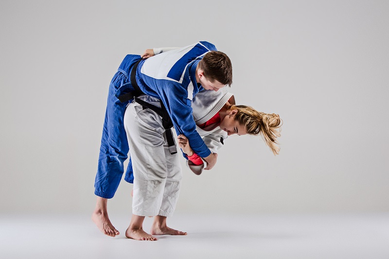 Judo je japonské bojové umění zaměřené na hody a pozemní techniky. 