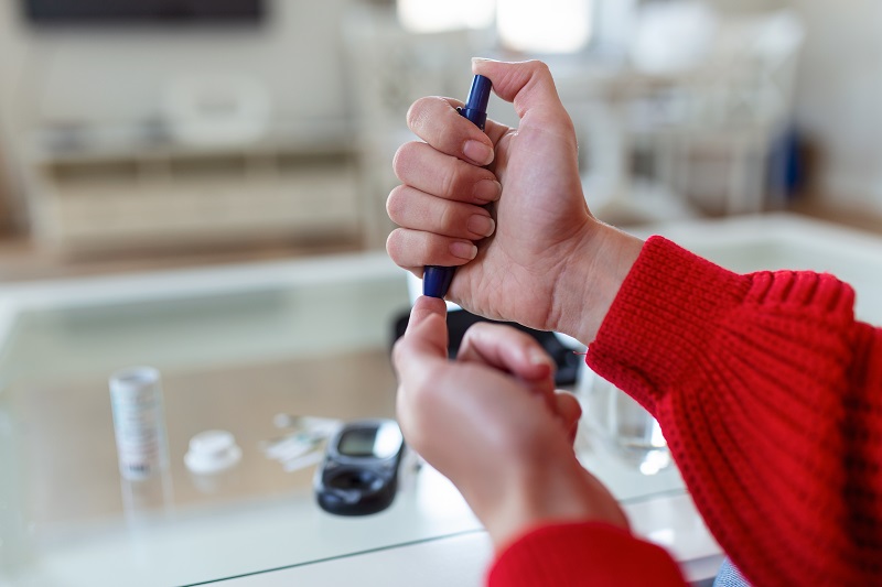 Každodenní píchání do prstu při měření glykémie, omezování v jídle nebo aplikace inzulínu - to vše může diabetika vyčerpat.