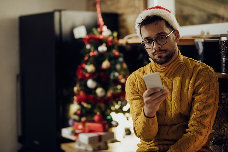 Neustálé sledování sociálních sítí vaší vánoční pohodě nepřidá. Udělejte si digitální detox!