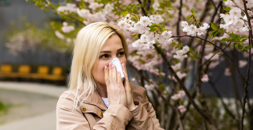 Alergická rýma se vždy projevuje kýcháním a vodnatou rýmou